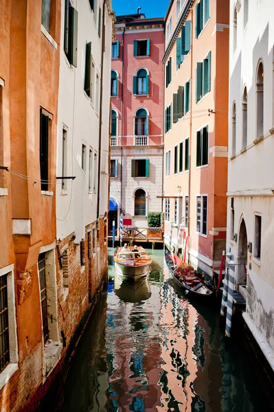 Wenecja Włochy Kwietnia 2018 Widok Typowych Kanał Wenecji — Zdjęcie stockowe
