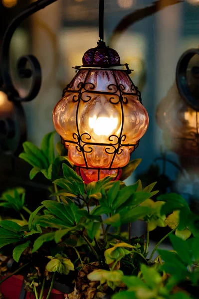 Lanterna Con Lampadina Vicino — Foto Stock