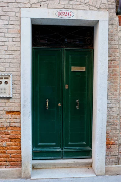 Venecia Italia Abril 2018 Vieja Puerta Calle Ciudad — Foto de Stock