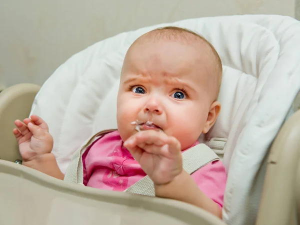 Baby Weigert Sich Einen Brei Essen — Stockfoto