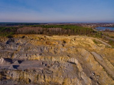Teknik, mineralleri ayırır. Hava görünümü.