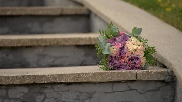 Svatební kytice s kopírovacím prostorem. — Stock video