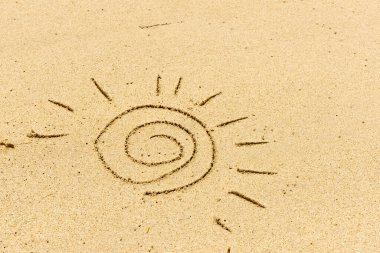 Kum üzerinde çizim yapan güneşin görüntüsü. Sandy arkaplanı.