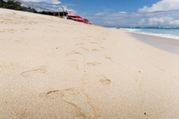 Stopy Písku Pláži Pandawa Bali Indonésie — Stock fotografie