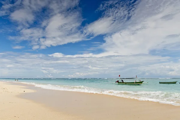 Barco Pesquero Anclado Una Laguna Desierta Bali Indonesia — Foto de Stock