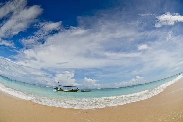 Barco Pesquero Anclado Una Laguna Desierta Bali Indonesia — Foto de Stock