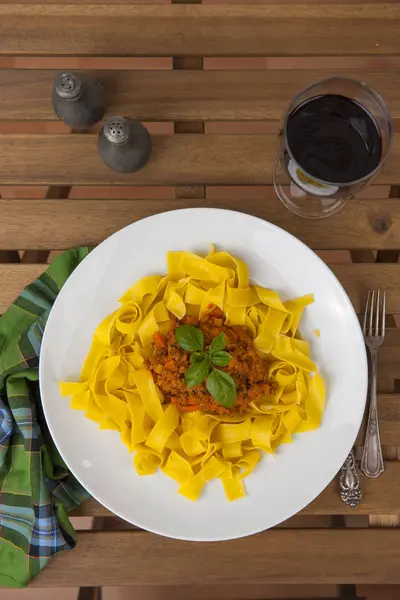 Jantar de macarrão italiano - pappardelle, tagliatelle — Fotografia de Stock
