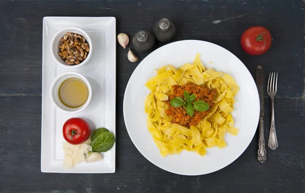 Italiensk pasta - pappardelle, tagliatelle Stockfoto