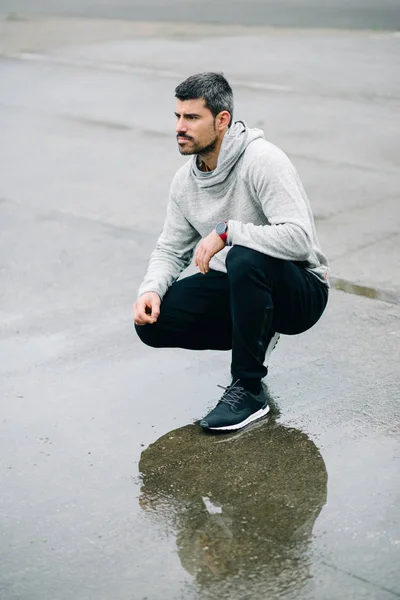 Man ready for urban winter running — Stock Photo, Image