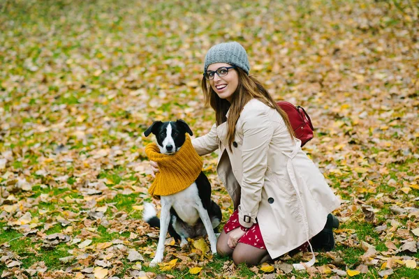 Woman with dog in autumn — Stock Photo, Image