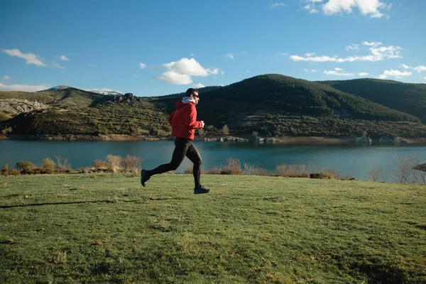 Athlete running outdoor on the mountain — Stock Photo, Image