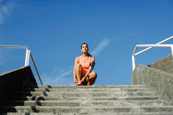 Motivated woman getting ready for training — Stock Photo, Image