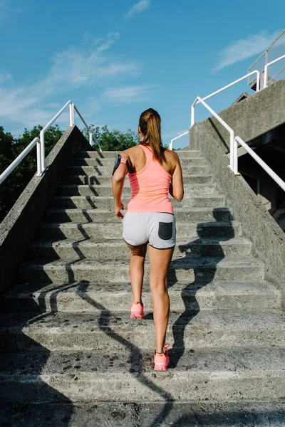 Woman running and climbing stairs — Stock Photo, Image