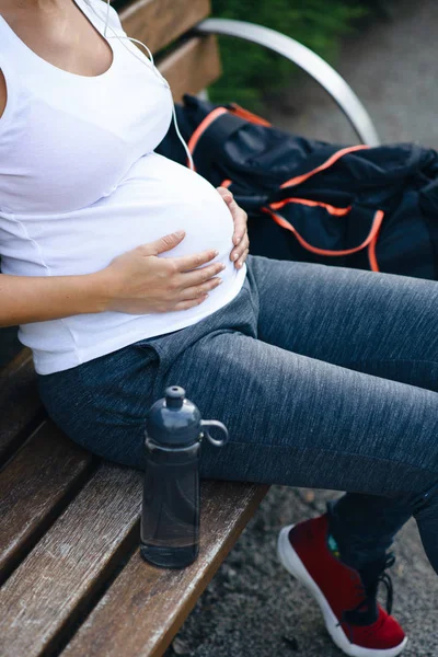 Ciąży fitness i zdrowego trybu życia — Zdjęcie stockowe