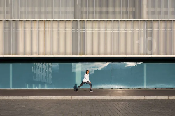 Woman on urban fitness workout — Stock Photo, Image