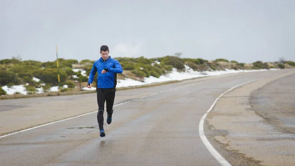 Kall vinter löpning utomhus träning — Stockfoto