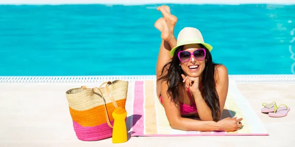 Banner Young Tanned Woman Sunscreen Her Nose While Sunbathing Swimming — Stock Photo, Image