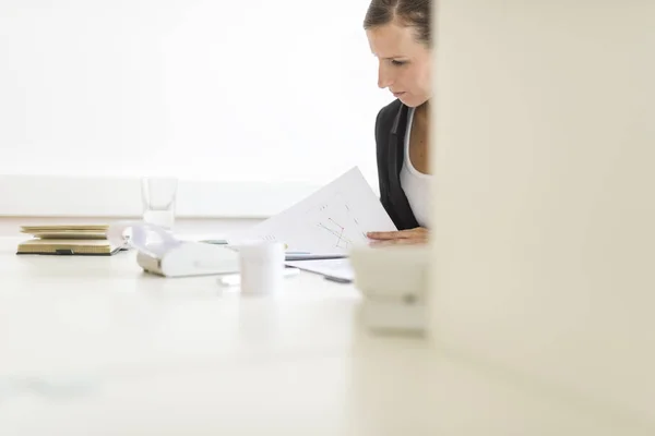 View around a partition of a woman in an office — Stock Photo, Image