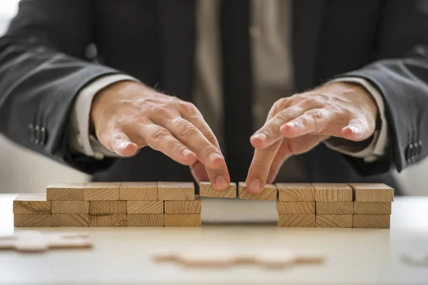 Assemblaggio di un ponte — Foto Stock