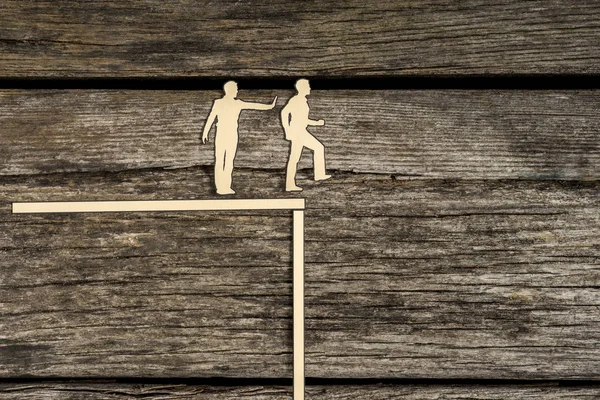 Siluet kesme erkek yan yana bir iter ayakta 