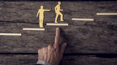 İş ekip çalışması kavramı supportin işadamı el ile