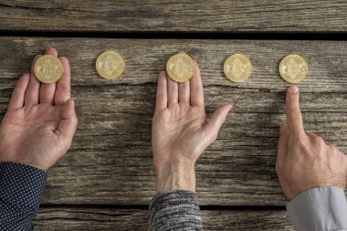 Üst üste üç iş adamları Bitcoins ile el koydu