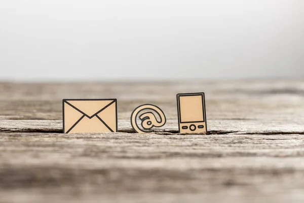 Concepto de comunicación empresarial con tres iconos —  Fotos de Stock