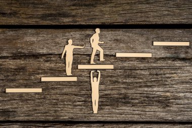 Başarının kavramsal bir görüntüdeki adımları tırmanma