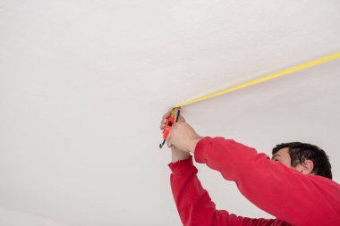 Bir ölçüm bandı ile alarak Oluşturucu