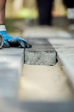 İşçi yükleme kaldırım blok