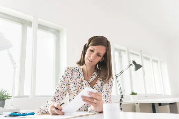 Female accountant working with receipts — Stock Photo, Image
