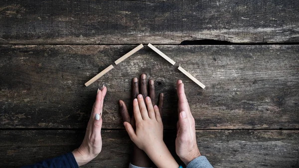 Imagen conceptual de la familia y la adopción —  Fotos de Stock