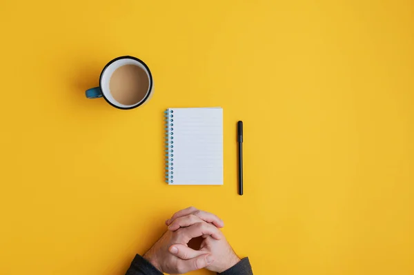 Caderno em branco e caneta prontos para serem usados — Fotografia de Stock