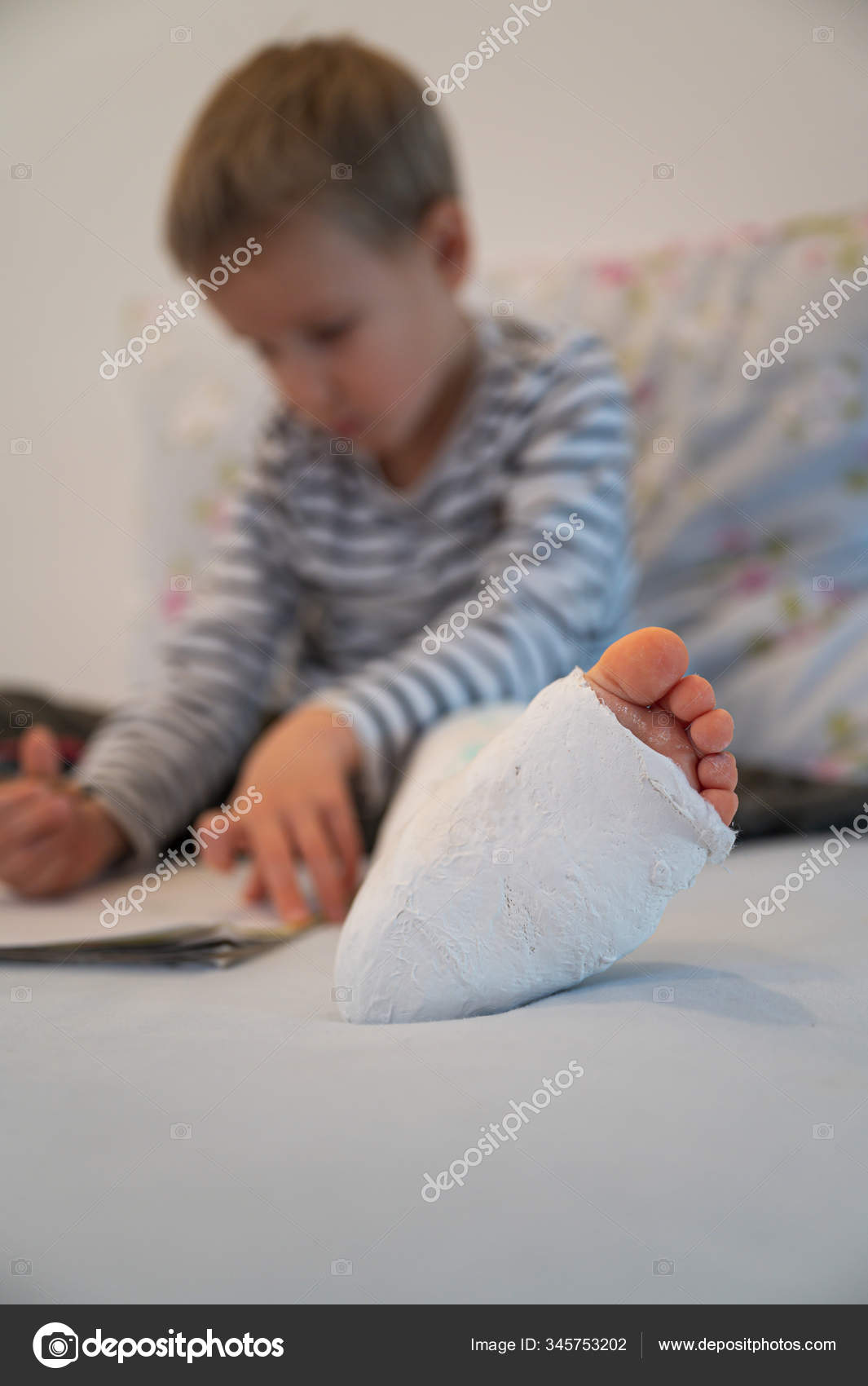 Toddler boy with broken leg in a cast. — Stock Photo © Gajus-Images  #345753202, image size:1065x1700
