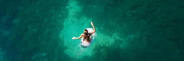 Wide View Image Young Woman Jumping Beautiful Cold Green Lake — Stock Photo, Image