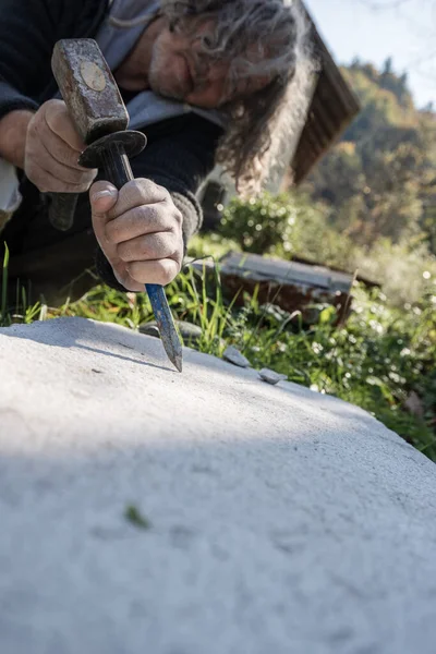 Low Angle View Senior Artist Carving Block Stone Chisel Mallet — Stock Photo, Image