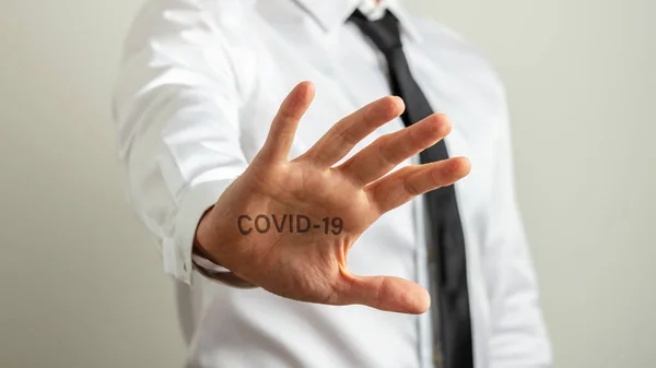 Mand Hånd Gør Stop Gestus Med Covid Underskrive Det Begrebsmæssigt - Stock-foto