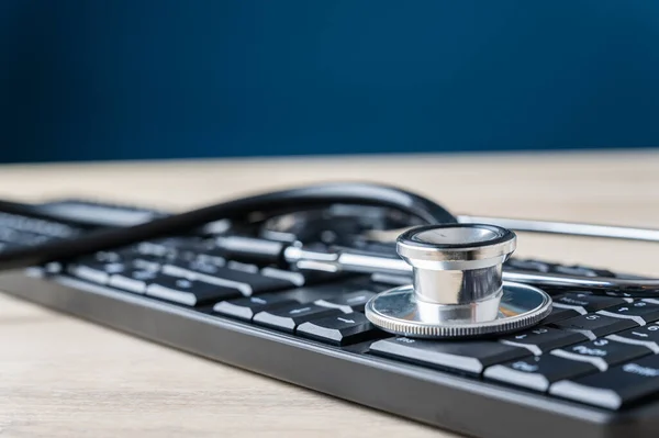 Stethoscope Placed Black Computer Keyboard Conceptual Image Online Medicine Support — Stock Photo, Image