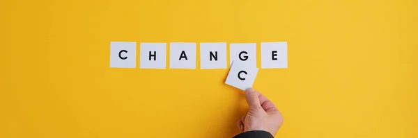 Mão Homem Negócios Mudar Palavra Mudar Para Chance Imagem Conceitual — Fotografia de Stock