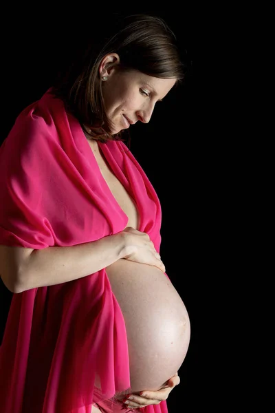 Vacker Ung Gravid Kvinna Täckt Med Rosa Halsduk Håller Hennes — Stockfoto