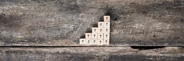 Wooden Block Stairway Structure Upward Pointing Arrows Them Conceptual Image — Stock Photo, Image