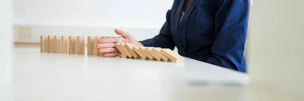 Breed Beeld Van Onherkenbare Zakenvrouw Die Aan Haar Witte Bureau — Stockfoto