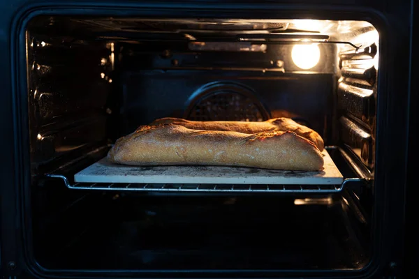 Dois Deliciosos Loafs Pão Caseiros Cozidos Forno — Fotografia de Stock