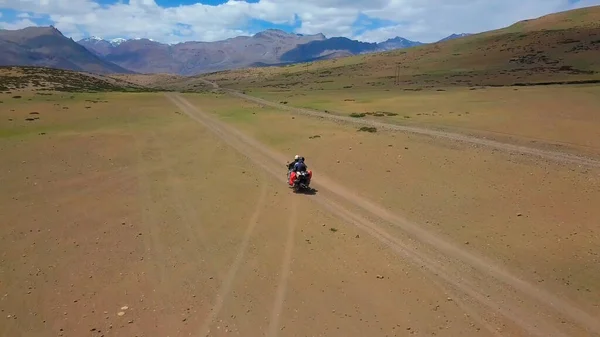 Zwei Reisende Auf Einem Motorrad Motorradreisen Der Mongolei — Stockfoto