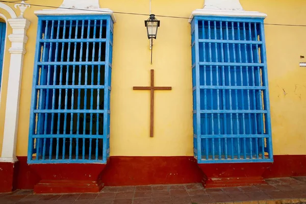 Cruz na parede em Cuba — Fotografia de Stock