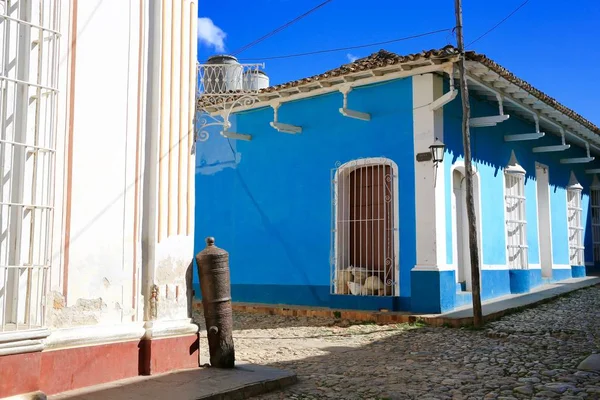 Canhão e Bairro Cubano Colorido — Fotografia de Stock