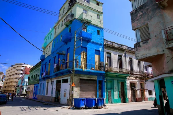 Barrio colorido de La Habana — Foto de Stock