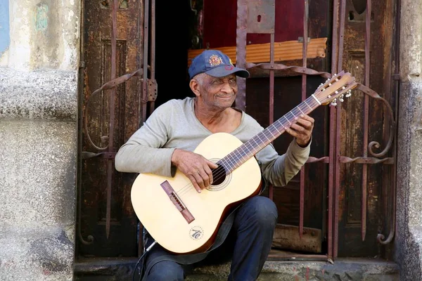 Malerischer älterer Gitarrist, Havanna, Kuba — Stockfoto