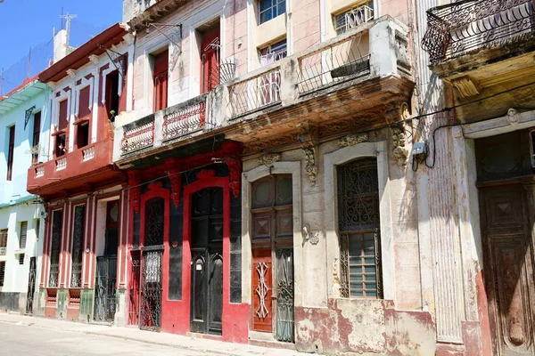 Bairro Havana colorido em desuso — Fotografia de Stock