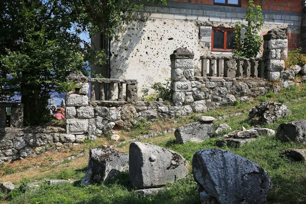 Eski Yahudi Mezarlığı Saraybosna Bosna Savaşı'nda hasar — Stok fotoğraf